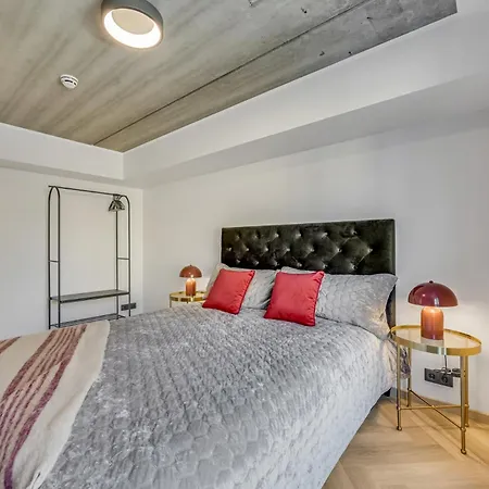 아파트 Urban Heaven Luxury Lofts