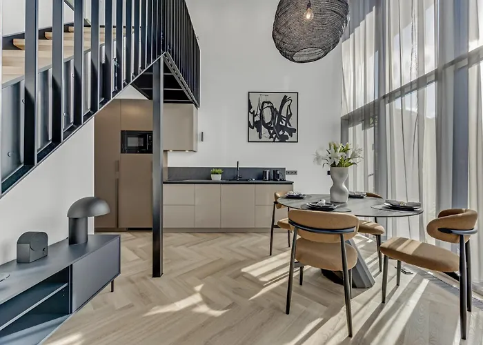 公寓 Urban Heaven Luxury Lofts *